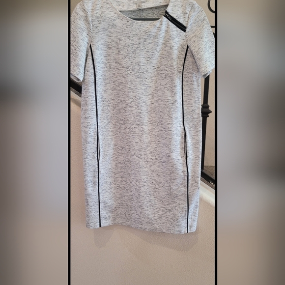 HALOGEN Short Sleeve Pocketed Dress - Picture 2 of 6